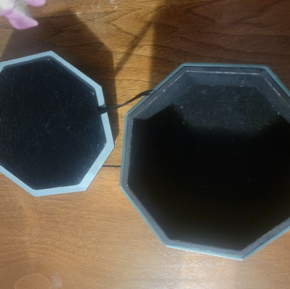 Tahari Jewelry box - Picture 4 of 6